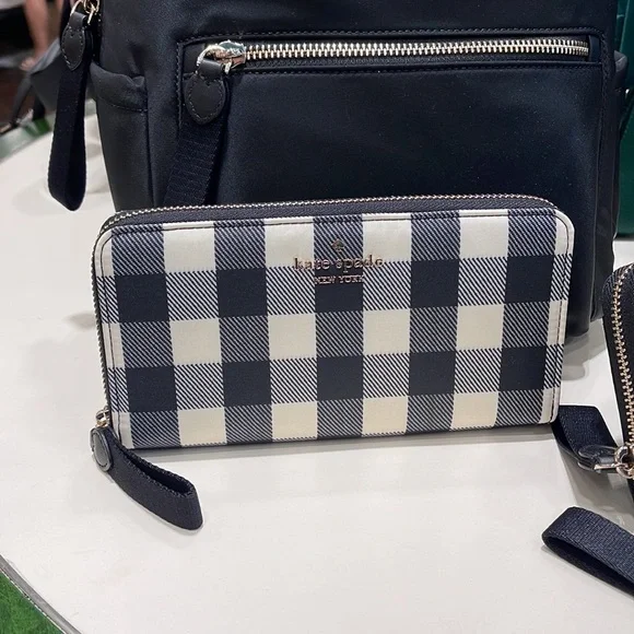 Kate Spade Chelsea Textured Gingham Print Nylon Large Continental Wallet
NWT - Picture 13 of 16